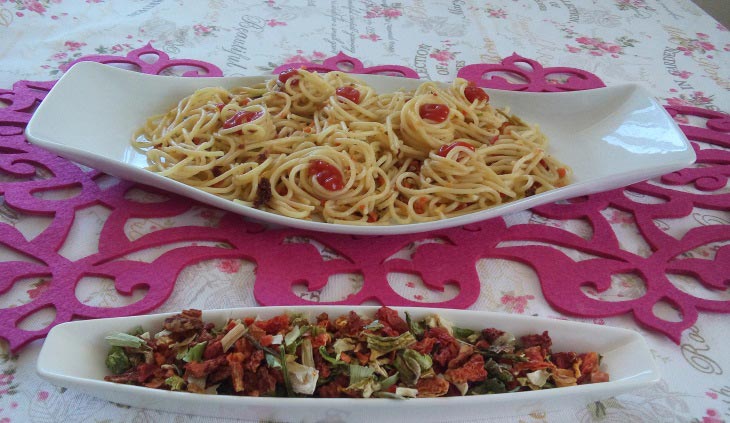 kurutulmuş sebze karışımlı spagetti