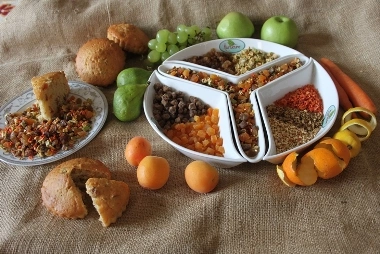 Qurudulmuş meyvəli kek qarışığı