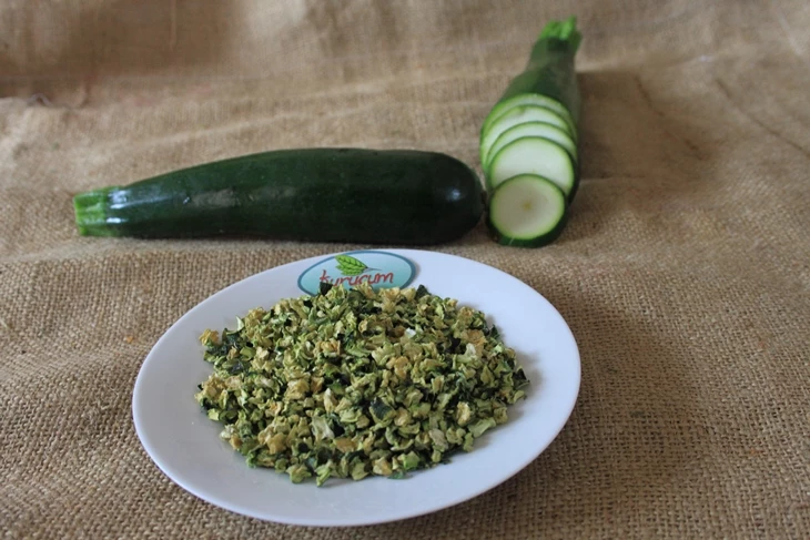 Pakiranja sušenih tikvica spremna za izvoz iz Kurucum Food, Isparta