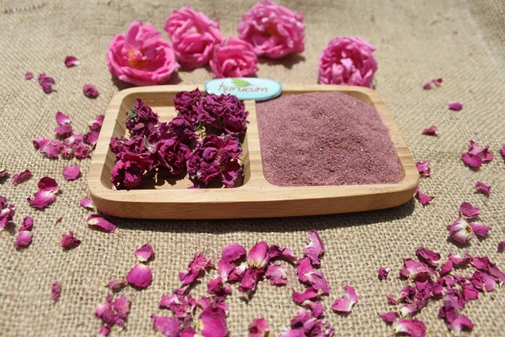 Jak se vyrábí sušená růže?