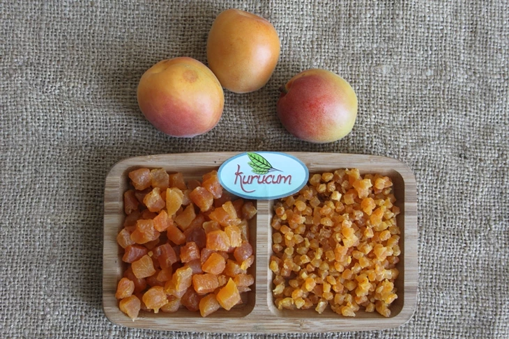 Exportfertige Packungen getrockneter geschnittener Aprikose von Kurucum Food, Isparta