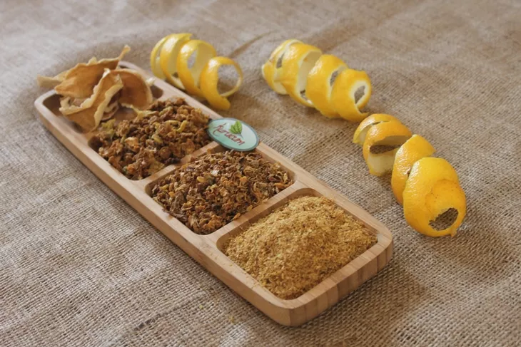 Exportfertige Packungen mit getrockneter Zitronenschale von Kurucum Food, Isparta