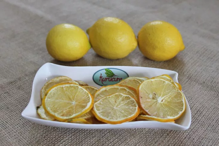 Exportfertige Packungen mit getrockneten Zitronenscheiben von Kurucum Food, Isparta