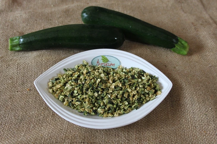 Getrocknete Zucchini für die industrielle Lebensmittelproduktion und Handelsmarkenbestellungen
