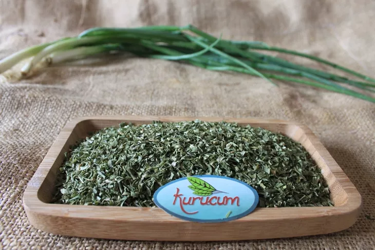 Exportfertige Packungen mit getrocknetem Schnittlauch von Kurucum Food, Isparta