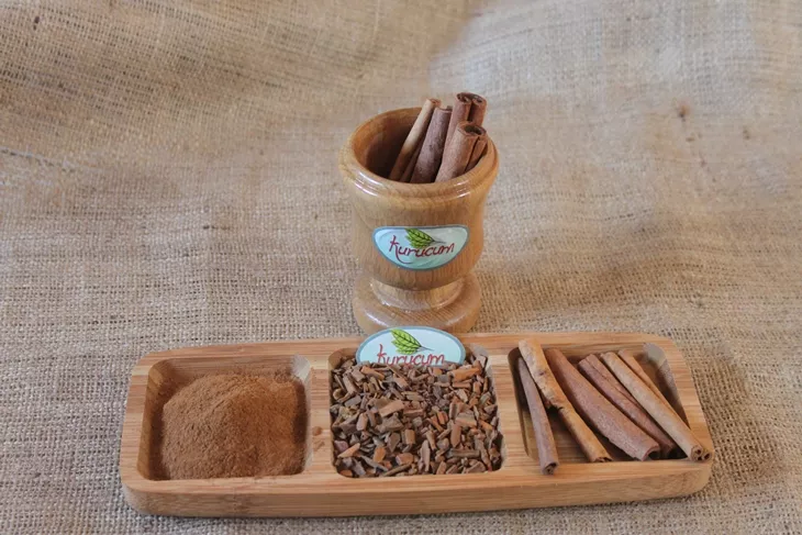 Wie wird getrockneter Zimt hergestellt?