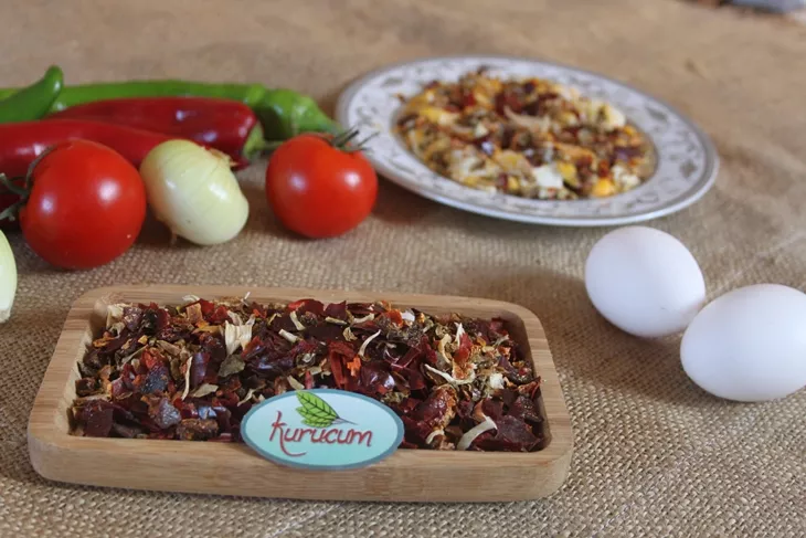Comment est fabriqué le mélange de menemen déshydraté ?