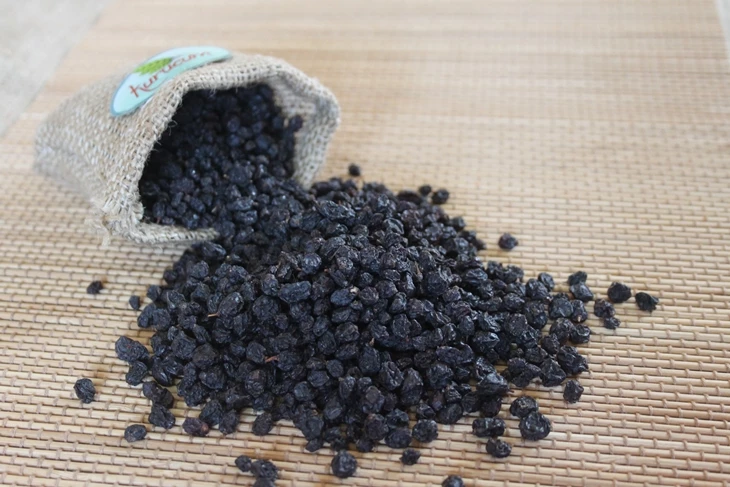 Where is dried currant used?