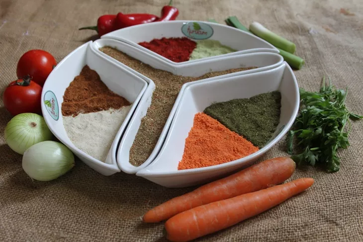 How is dried vegetable powder made?