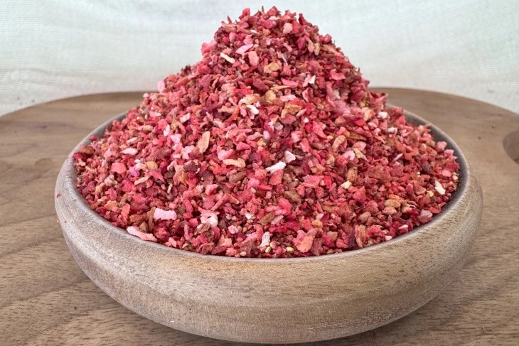 Freeze-Dried Strawberry Granules export-ready packs from Kurucum Food, Isparta
