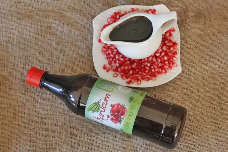 Where is pomegranate sour sauce used?