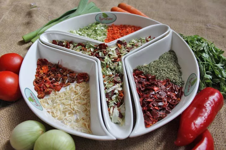 Voor export gereed gemaakte Sebzemiks-verpakkingen van Kurucum Food, Isparta