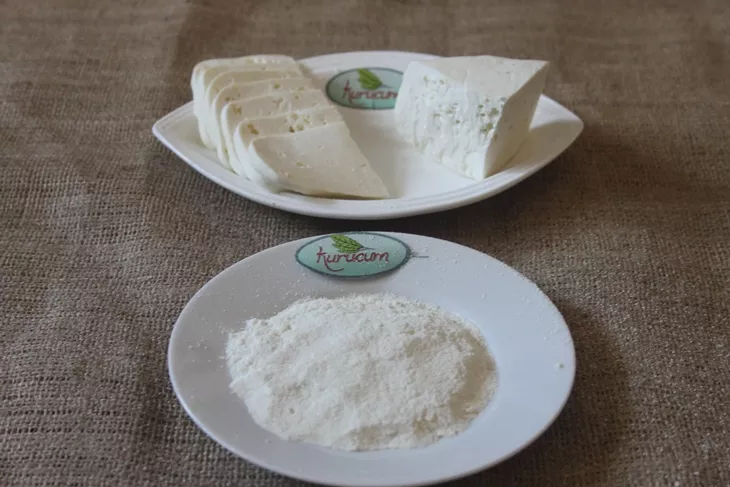 Pachete de pudră de brânză gata pentru export de la Kurucum Food, Isparta