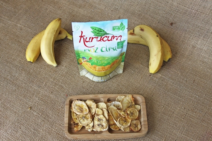 Exportklara förpackningar med torkade bananchips från Kurucum Food, Isparta
